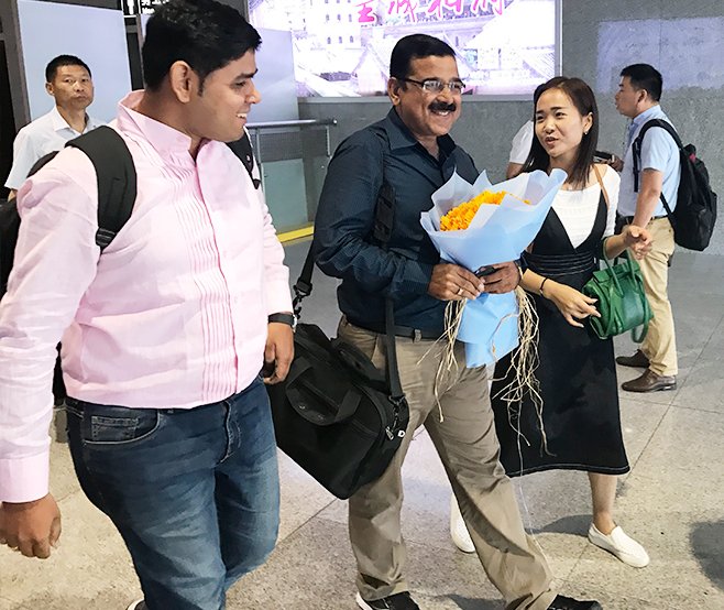 Clients visit our factory