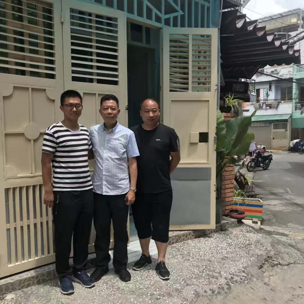 Vietnamese friends arrive
